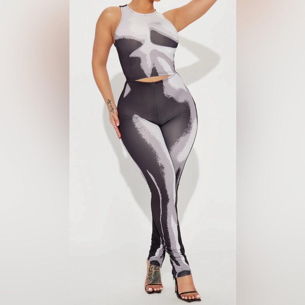 2 piece abstract sleeveless crop legging pant set Size L NWT
